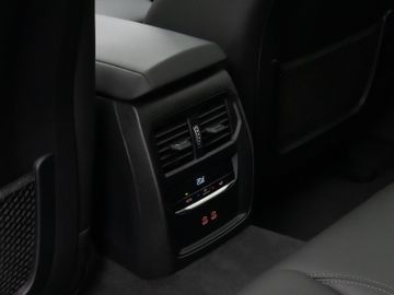 Fahrzeugabbildung BMW i4 eD35 Gran Coupé Glasdach Kamera DAB H/K Komfo
