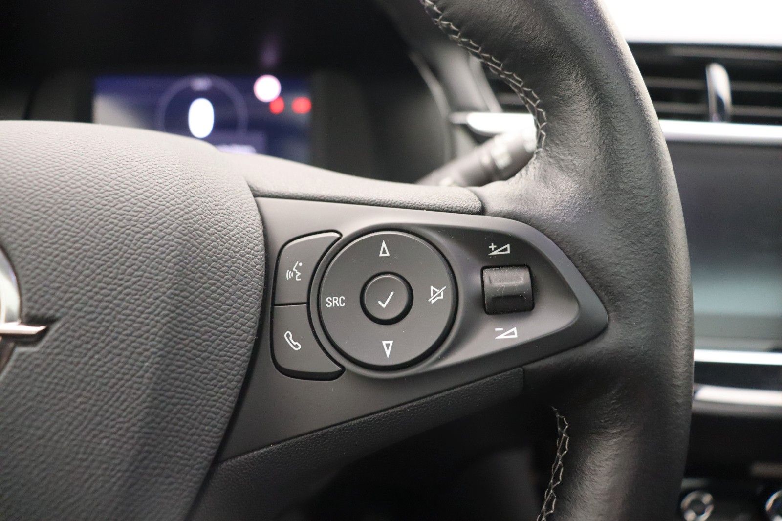Fahrzeugabbildung Opel Corsa-e F First Edition IntelliLux Panorama PDC