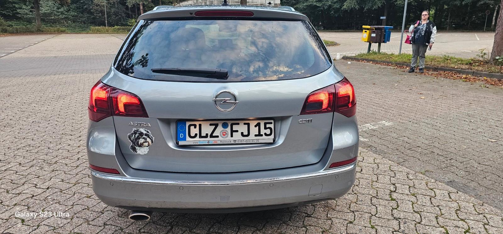 Opel Astra 2014 — photo 7