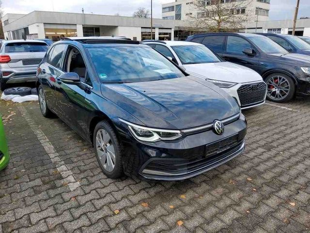 Volkswagen Golf VIII Lim. 1.5 eTSI Style*18Zoll*PANORAMA*