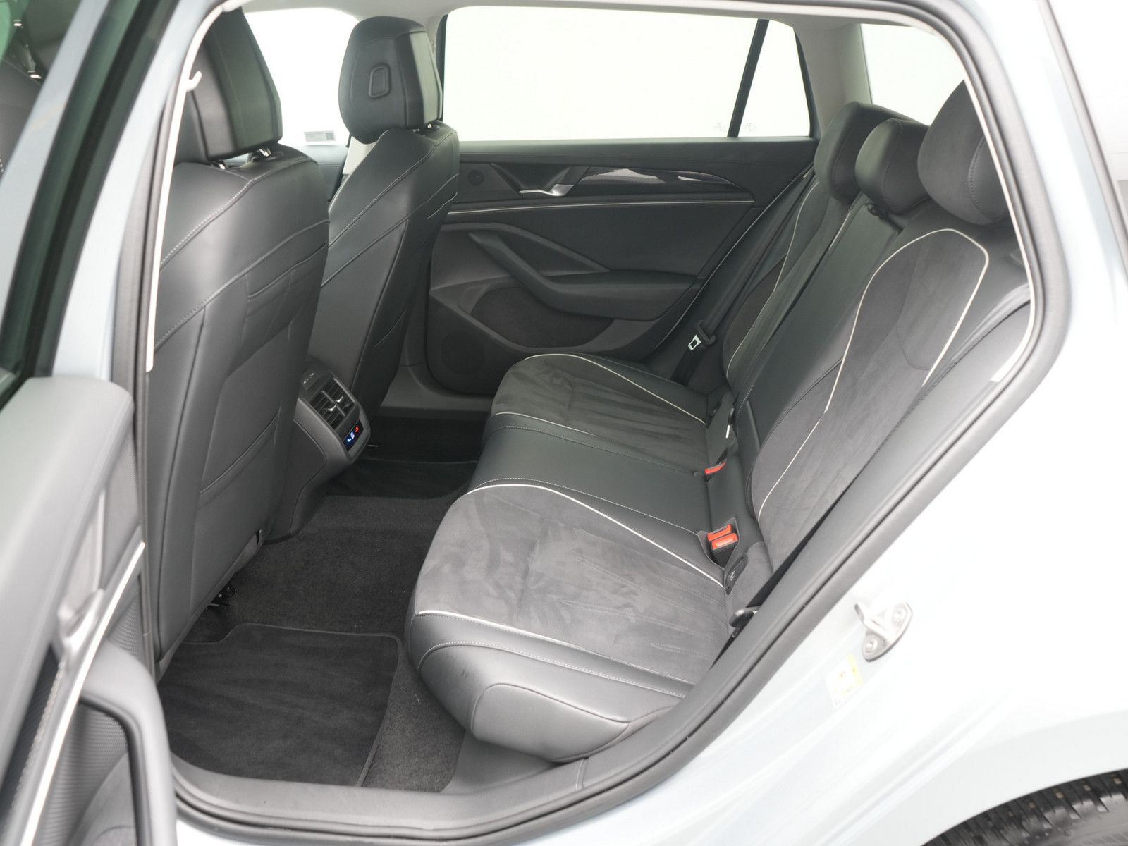 Volkswagen Passat - Bild 14