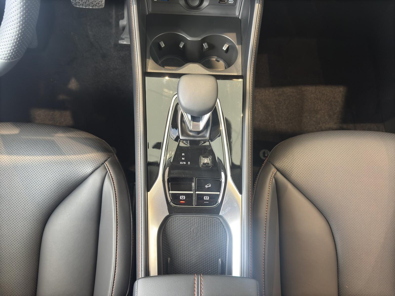 MG HS Luxury 1.5T GDI Hybrid+ Sports Utility Vehicl, миниатюра 11