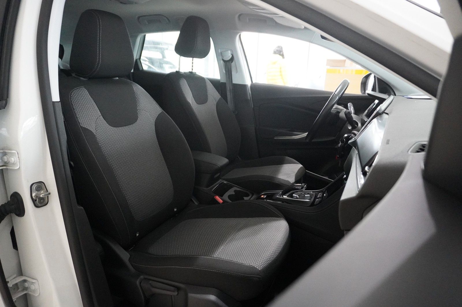 Fahrzeugabbildung Opel Grandland (X) 1.5D BUSINESS NAVI/LED/KAMERA/DAB