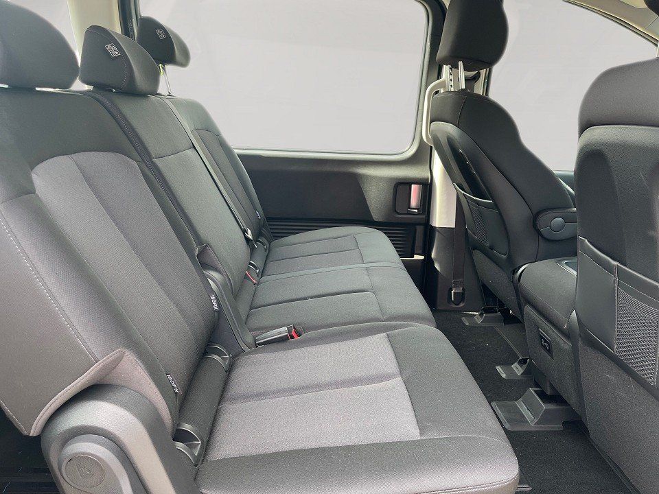 Fahrzeugabbildung Hyundai STARIA Hybrid 9-Sitzer TREND 18 Easy-Access-Pake