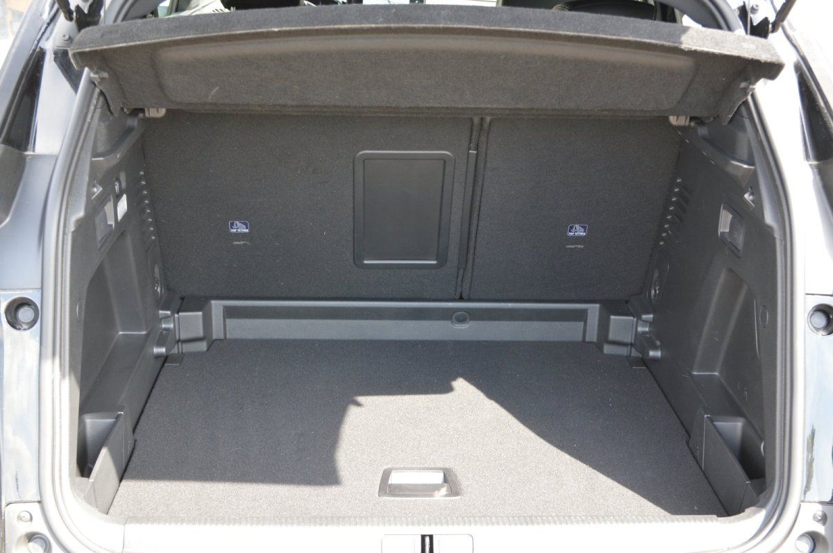 Fahrzeugabbildung Peugeot 3008   GT LED Navi ACC Shz Alu