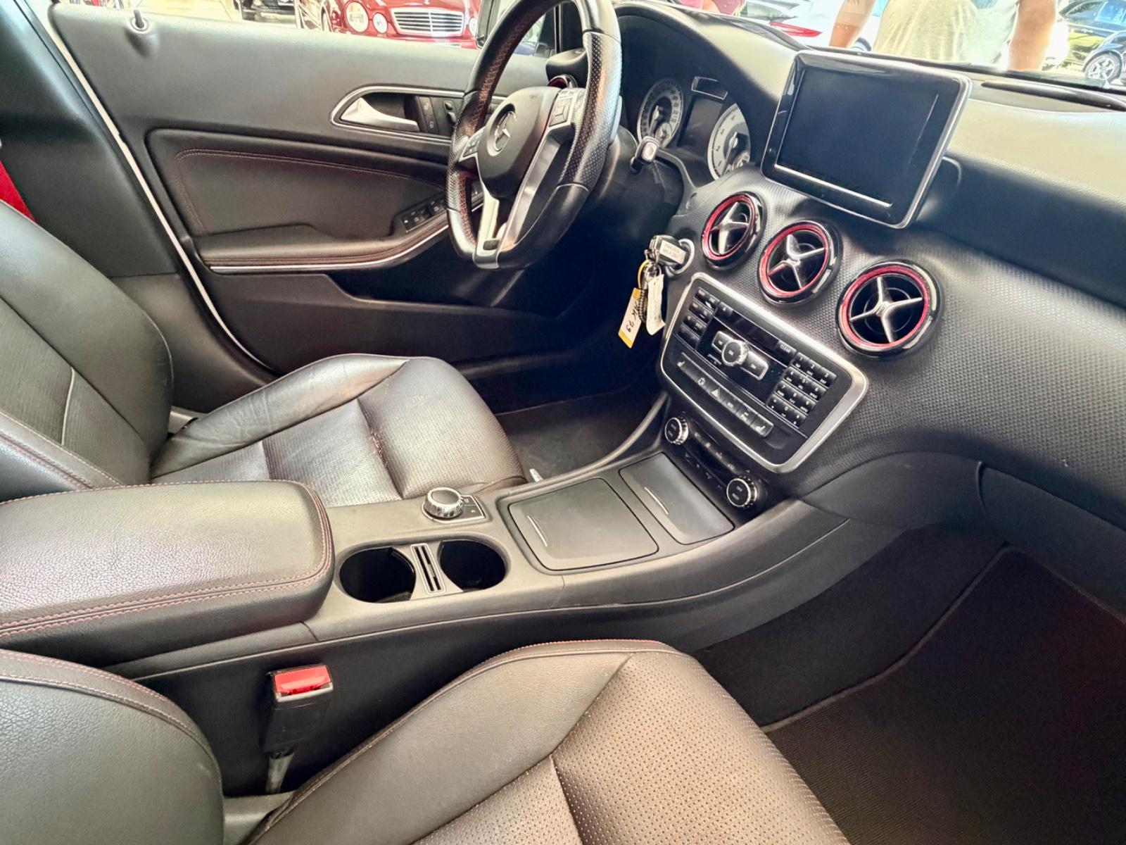 Mercedes-Benz A 250 AMG Sport Automatik/Leder/Klima/Alus