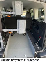 Volkswagen Caddy Maxi DSG *Rollstuhlrampe*Schwenksitz*Winde - VW Caddy Maxi Gebrauchtwagen in Stuttgart