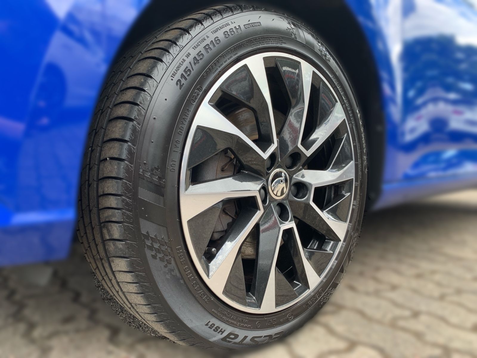 Fahrzeugabbildung SKODA Fabia 1.0 TSI Drive 125 Best of OPF Navi Glasdac