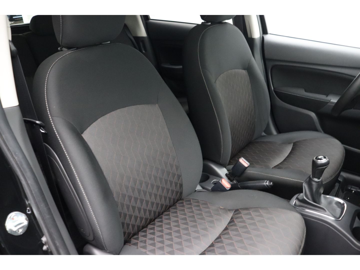Fahrzeugabbildung Mitsubishi Space Star Select+ 1,2 l MIVEC M T AS&G mit AHK