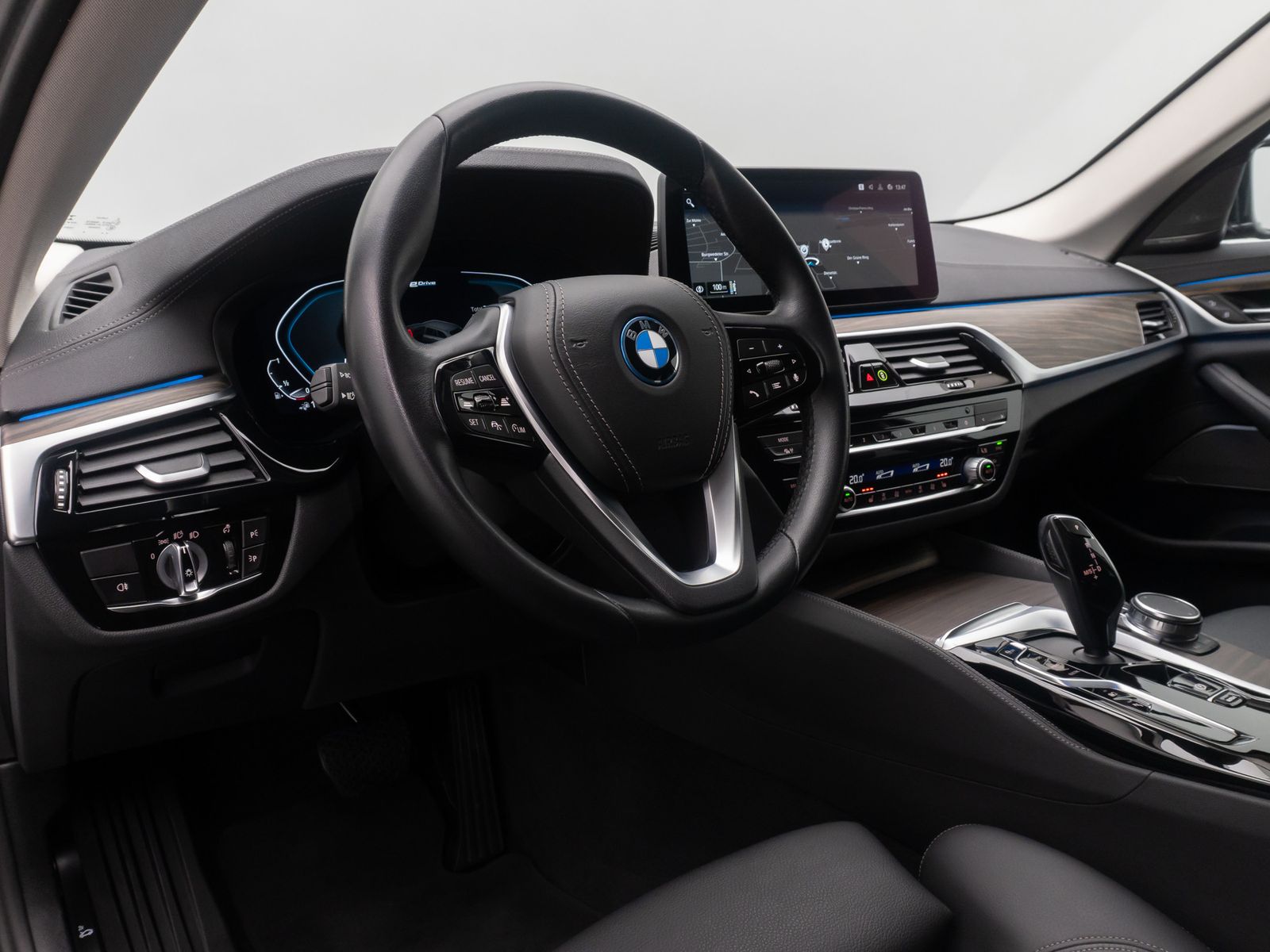 Fahrzeugabbildung BMW 530e Luxury Line DAB Laser Komfort H/K HUD Sport