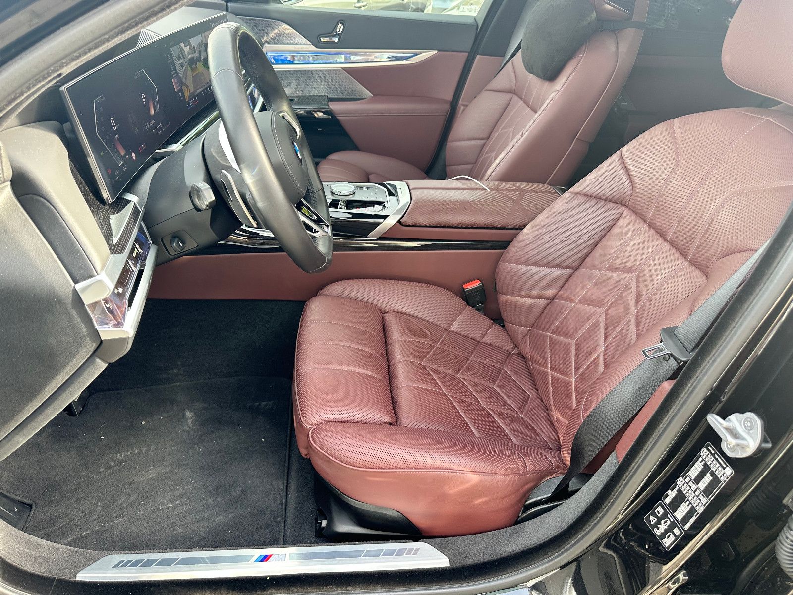 Fahrzeugabbildung BMW 740d LANG xDRIVE M SPORTPAKET*VOLL*