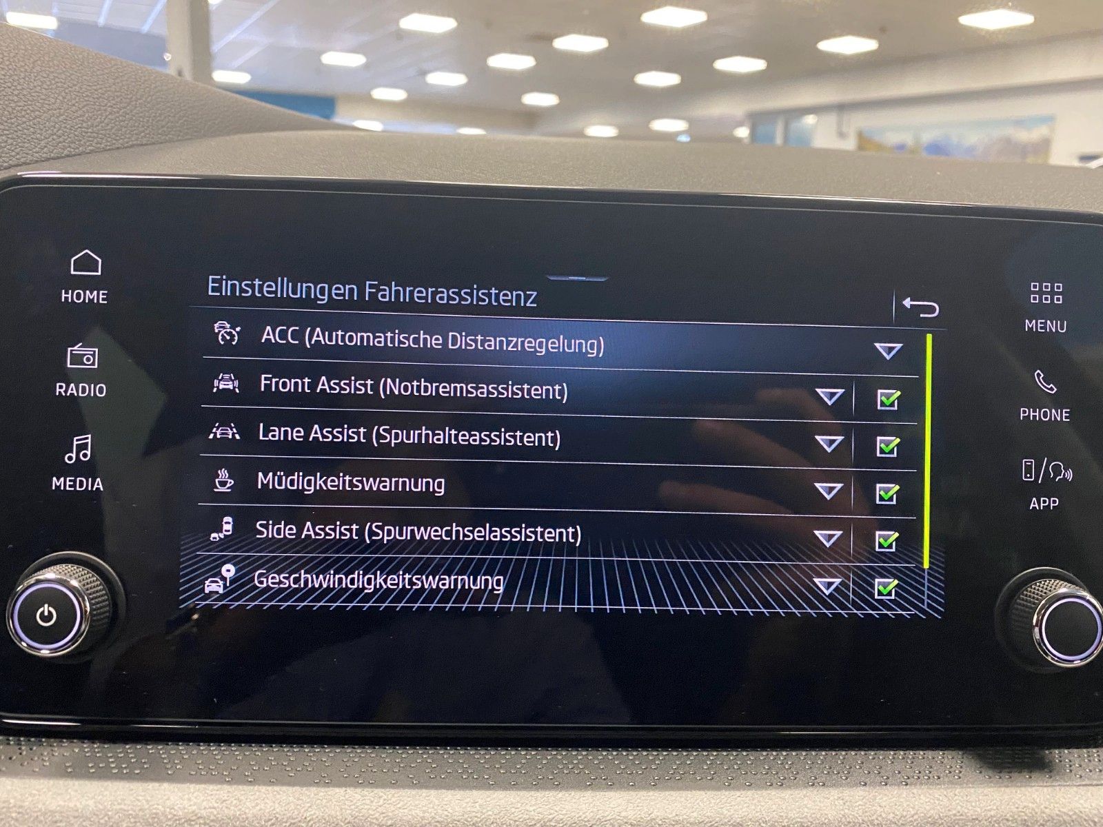 Fahrzeugabbildung SKODA Kamiq 1.5 TSI DSG 130 Jahre Selection+Garantie 5