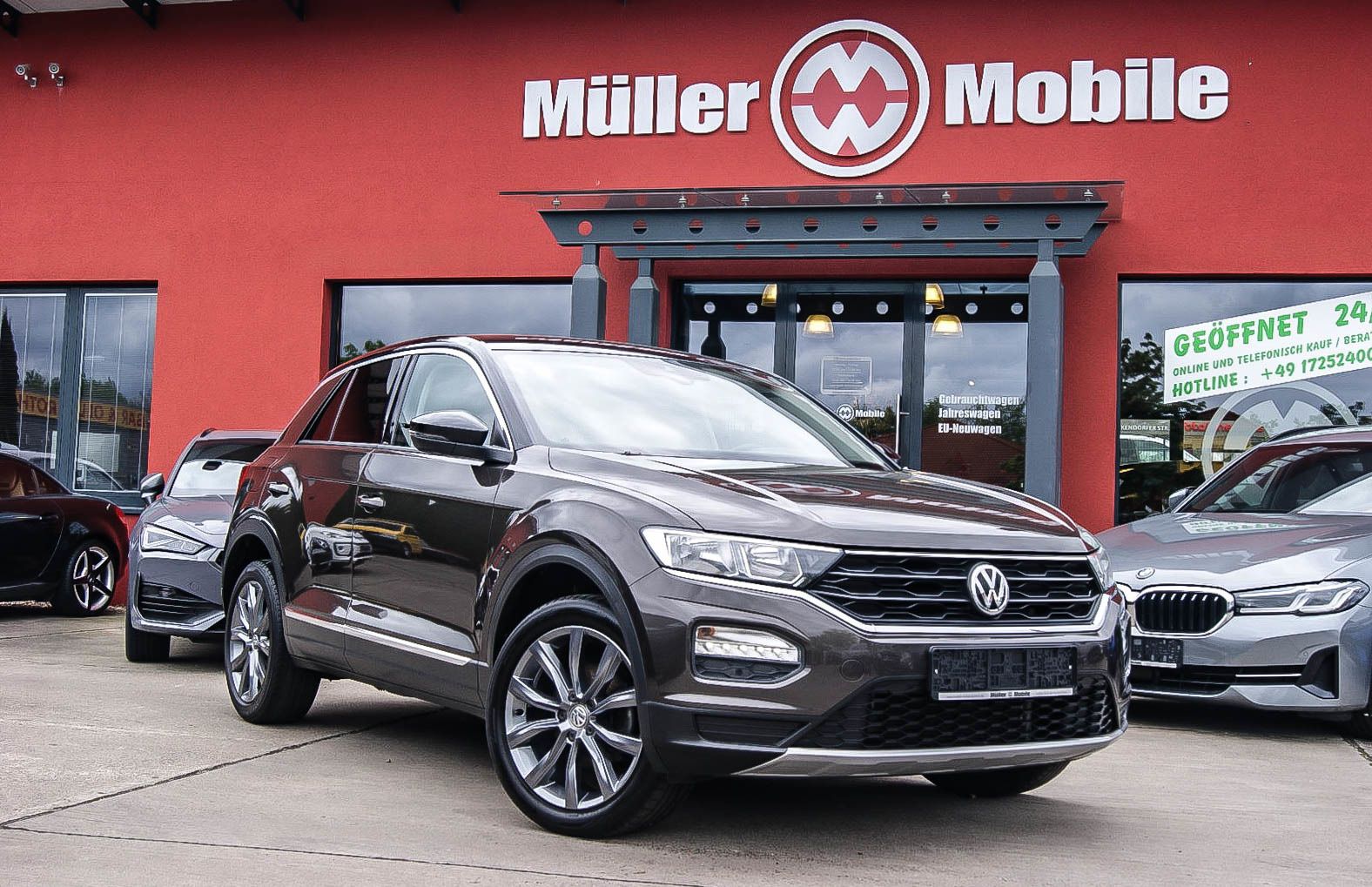Fahrzeugabbildung Volkswagen T-Roc 15TSI DSG Style STHZG NAVI KAMERA 1HAND AC