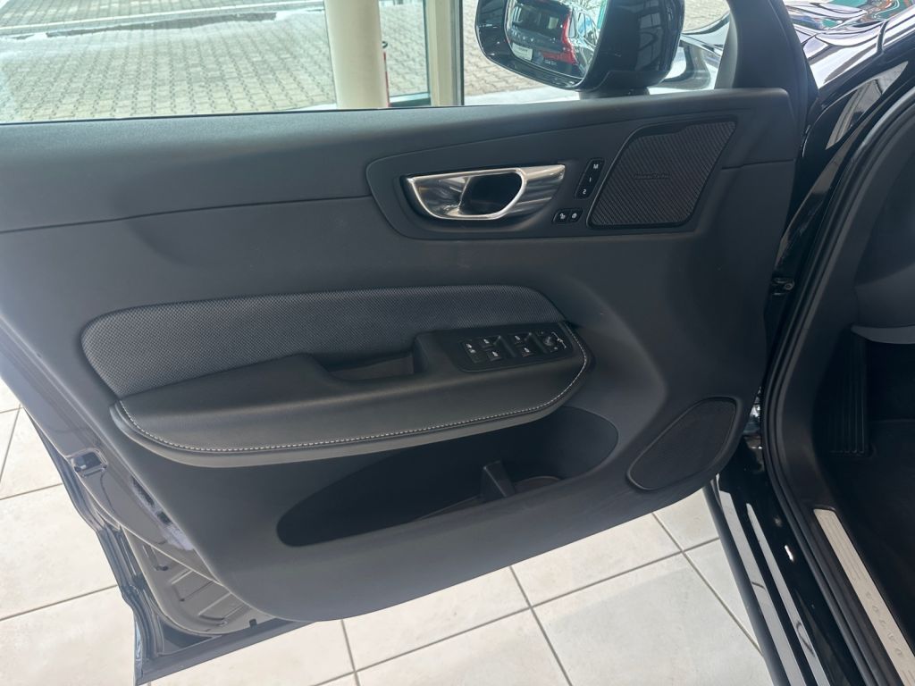 VOLVO XC60 T8 AWD Recharge Polestar Engineered VOLVO XC60 T8 AWD Recharge Polestar Engineered