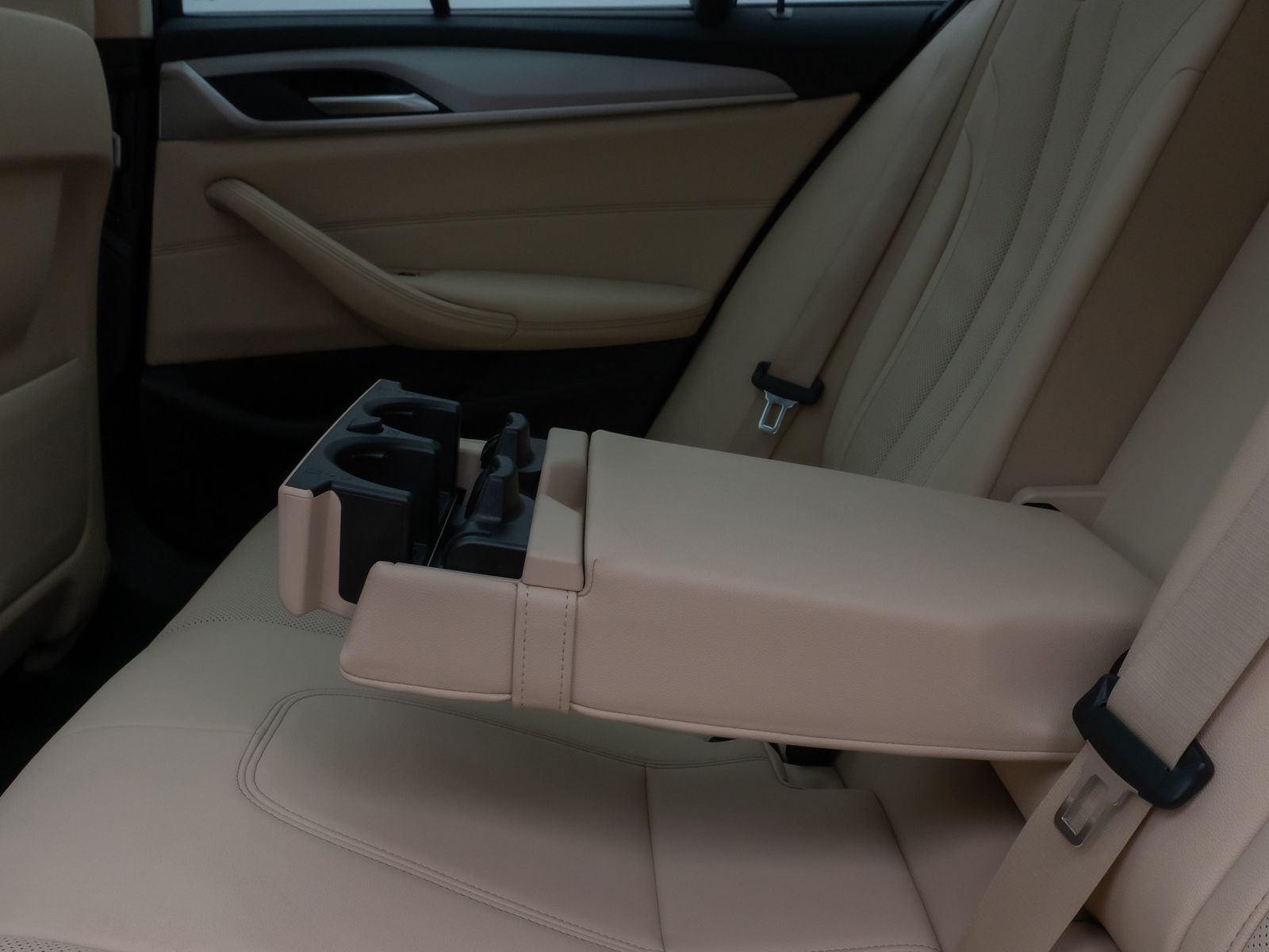 Fahrzeugabbildung BMW 530e Panorama Kamera DAB HiFi 4xKlima Leder 18Zl