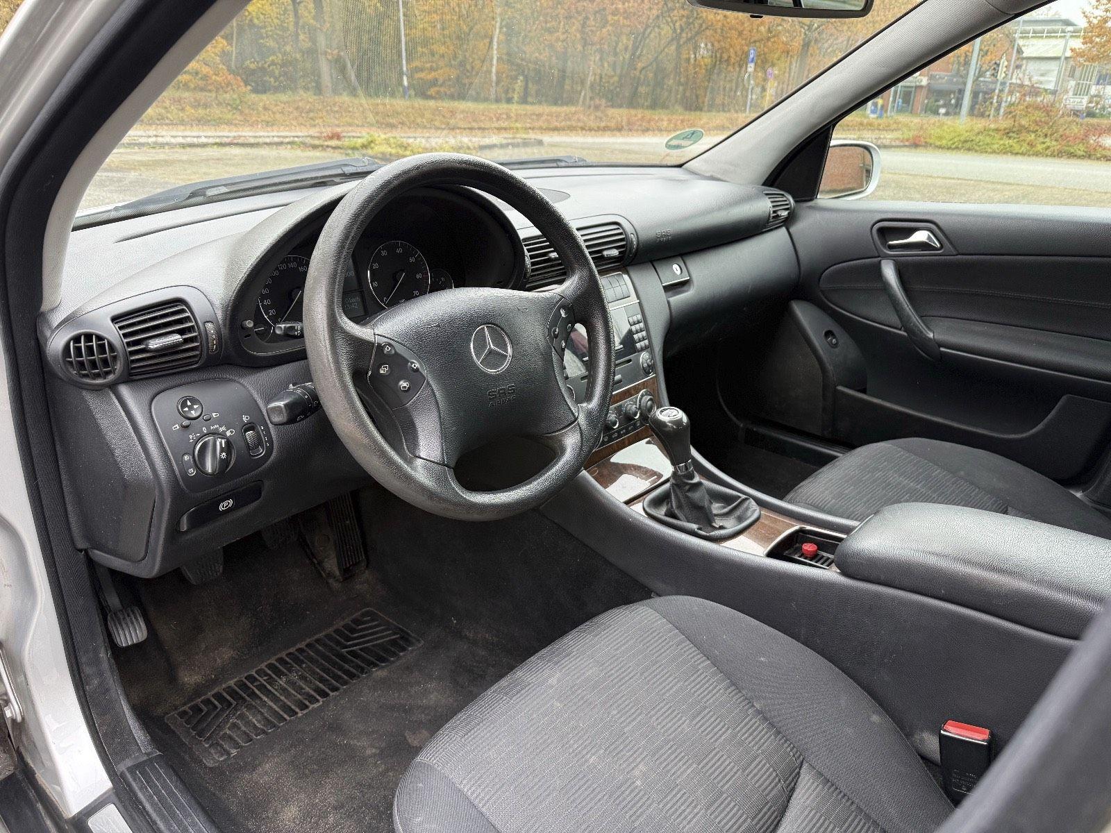 Mercedes-Benz C180 2005 — photo 10