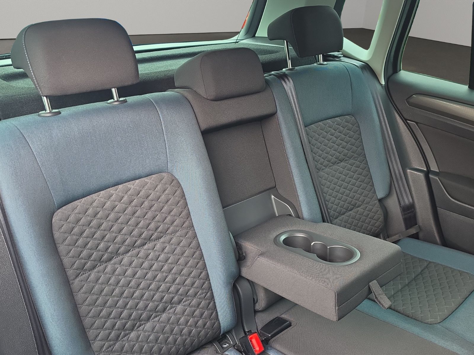Fahrzeugabbildung Volkswagen Golf Sportsvan VII IQ.DRIVE AHK NAVI SHZ