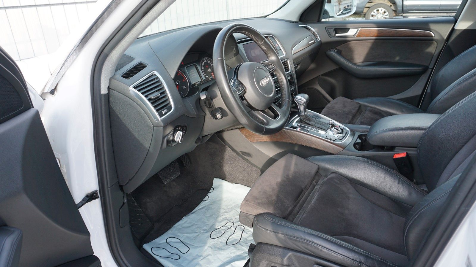 Fahrzeugabbildung Audi Q5 2.0 TDI 140 kW quattro, Standheizung, Pano