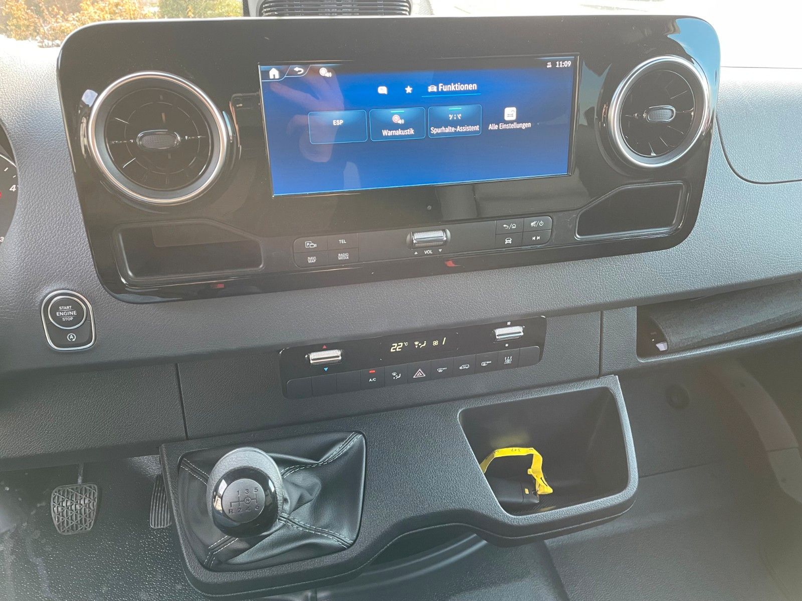 Fahrzeugabbildung Mercedes-Benz Sprinter 317 CDI 3665 DoKa/Mixto Stdheiz AHK3,5