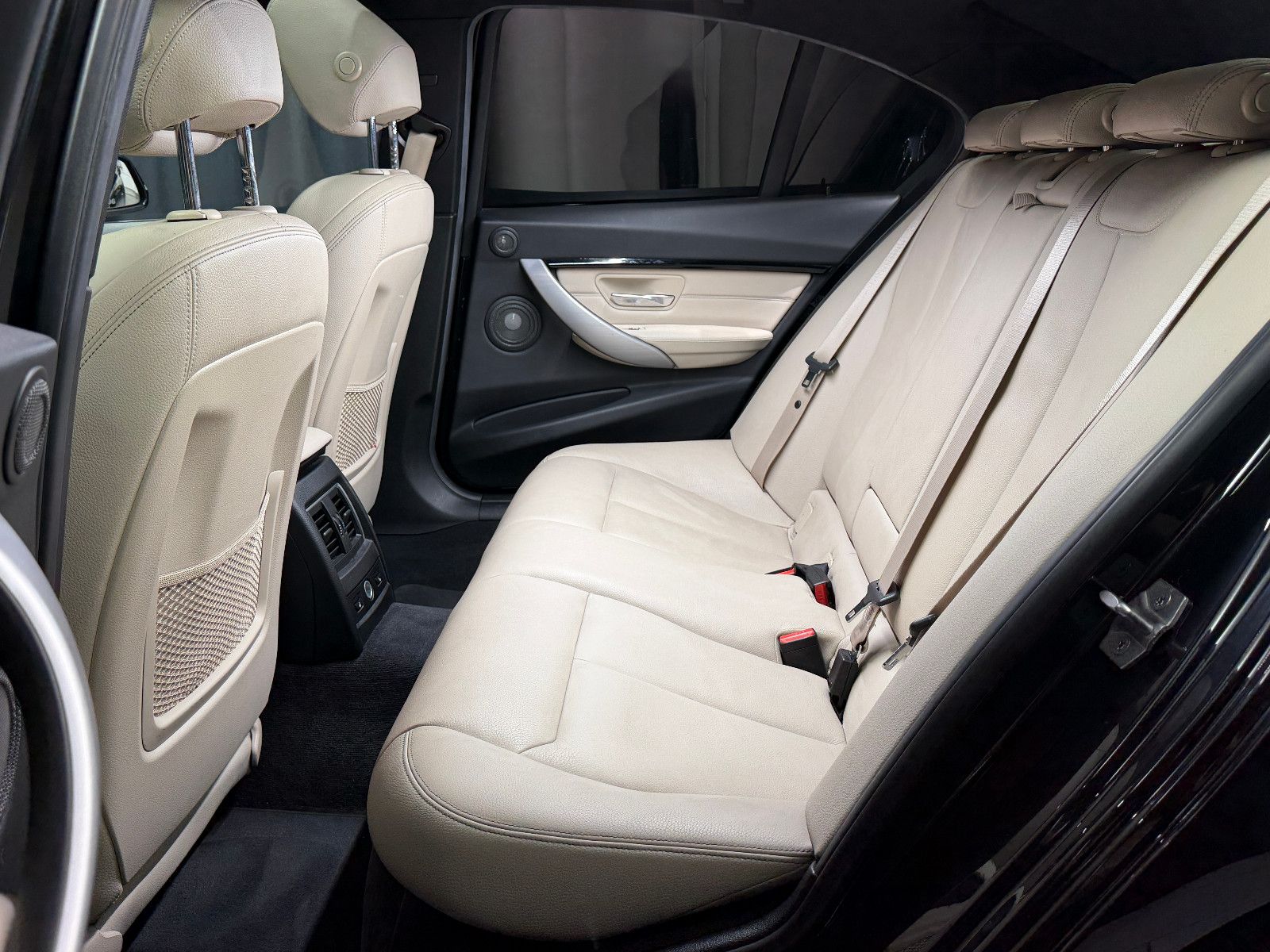 Fahrzeugabbildung BMW 335d xDrive Limo M Sport|H&K|PANO|HuD|VOLL