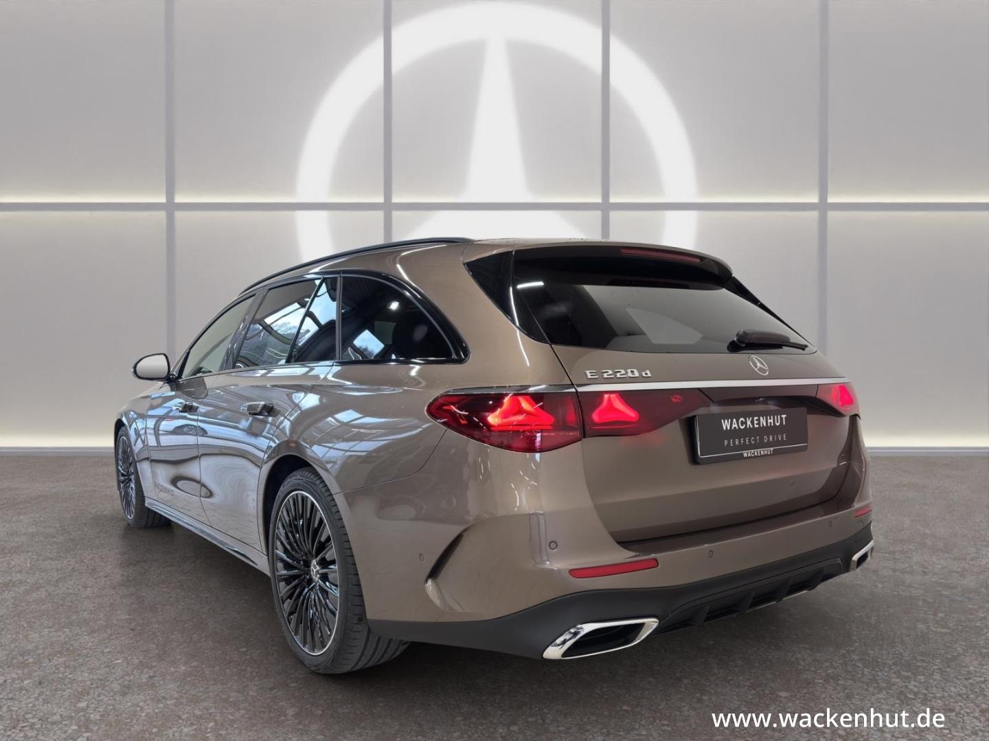 Mercedes-Benz E 220 d T AMG LINE ADVANCED PLUS AHK+DISTR+BURME
