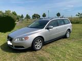 Volvo V70 2.0 - Volvo V70 mit Benzin-Antrieb: Kombi, 2.0