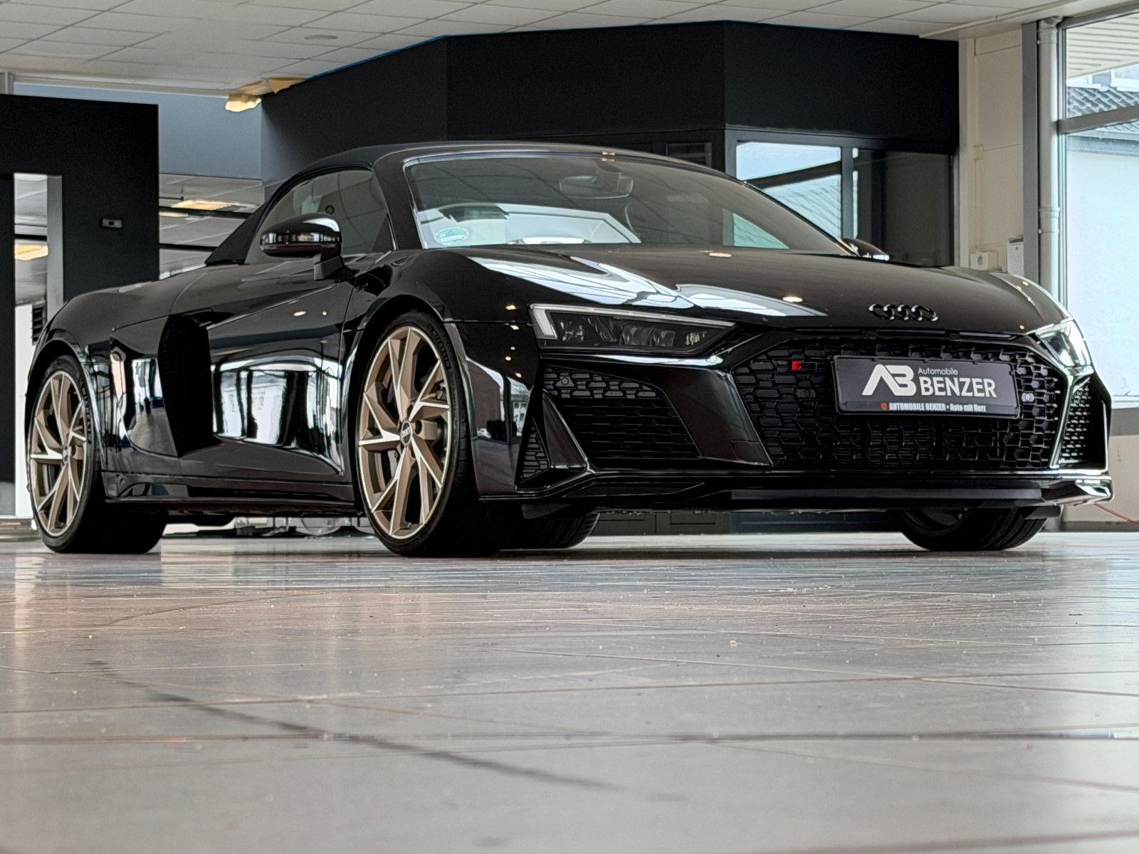 Fahrzeugabbildung Audi R8 Spyder 5.2 FSI RWD performance/BANG&OLUFSEN/