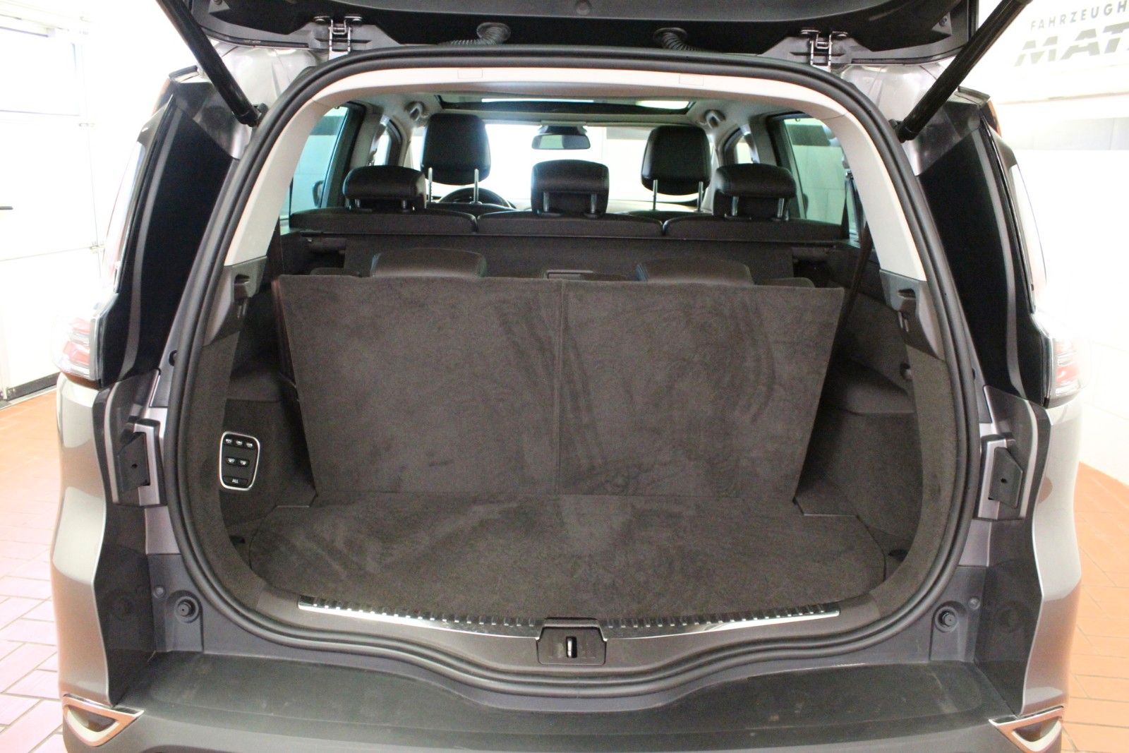 Fahrzeugabbildung Renault Espace ENERGY TCe 200 EDC Intens 7 Sitzer