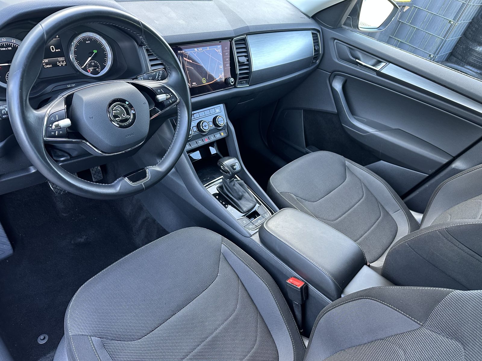 Fahrzeugabbildung SKODA Kodiaq 2.0 TDI DSG 7-Sitzer Ambition NAV+LED+KAM