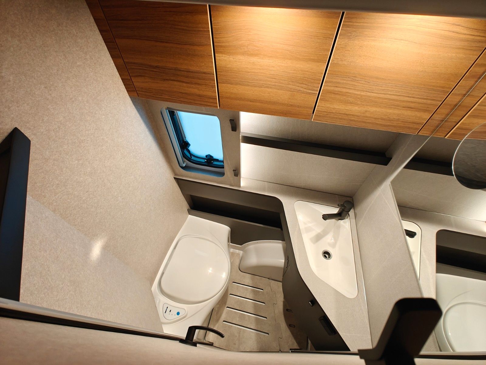 Fahrzeugabbildung HYMER / ERIBA / HYMERCAR Feeling 425 SD - MESSE-NEUHEIT 2026! -