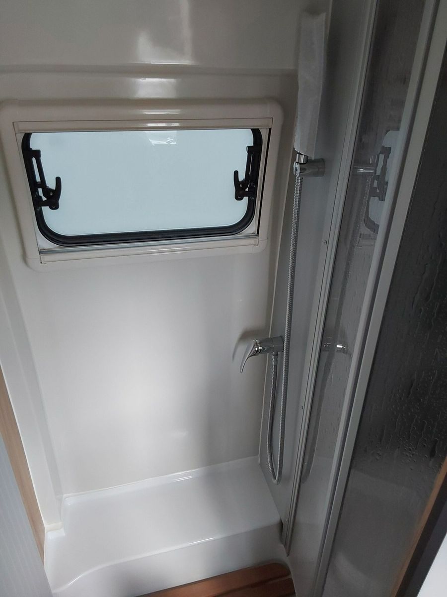 Fahrzeugabbildung Karmann Dexter 4x4 DE 570 AW Klima, RFK, El. Trittstufe