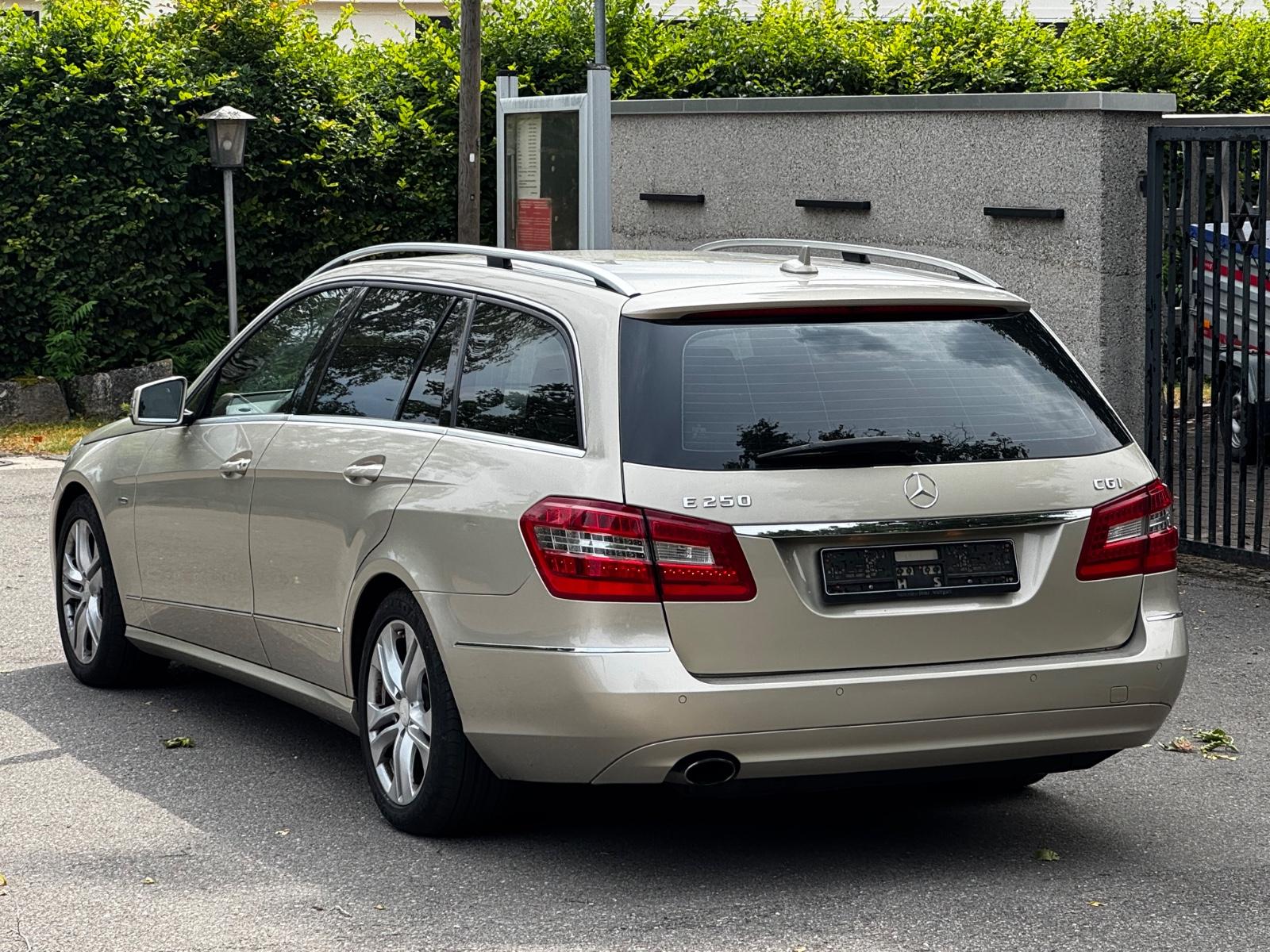 Mercedes-Benz E250 2011 — салон