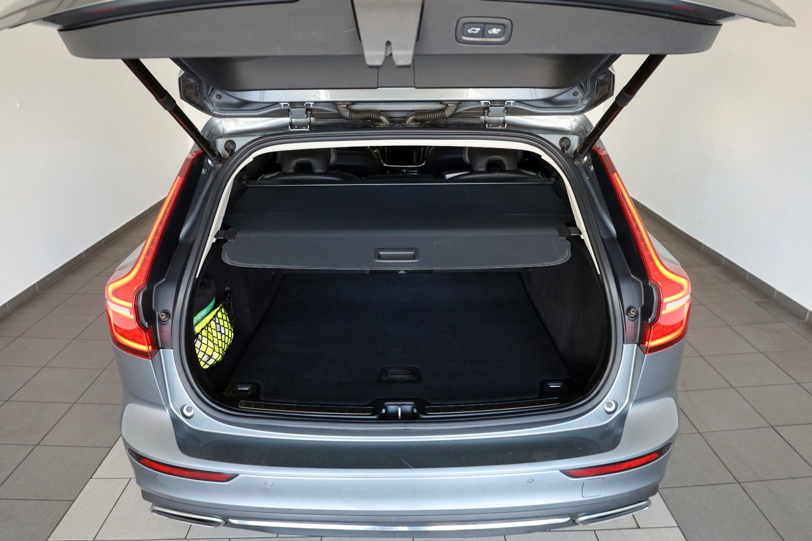 Fahrzeugabbildung Volvo V60 T6 AWD Inscription Expr. Leder,Navi,LED,SH