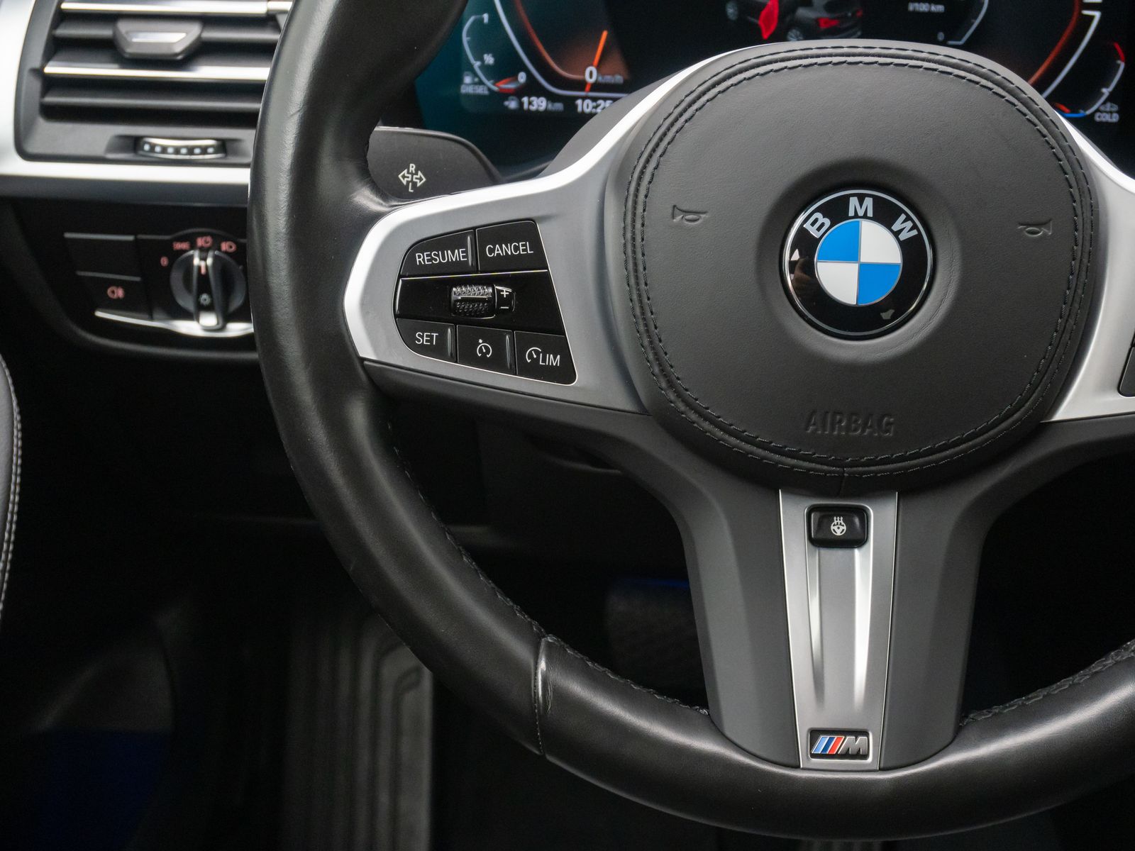 Fahrzeugabbildung BMW X3 xD30d Kamera DAB HiFi Lenkrhzg Alarm Sport