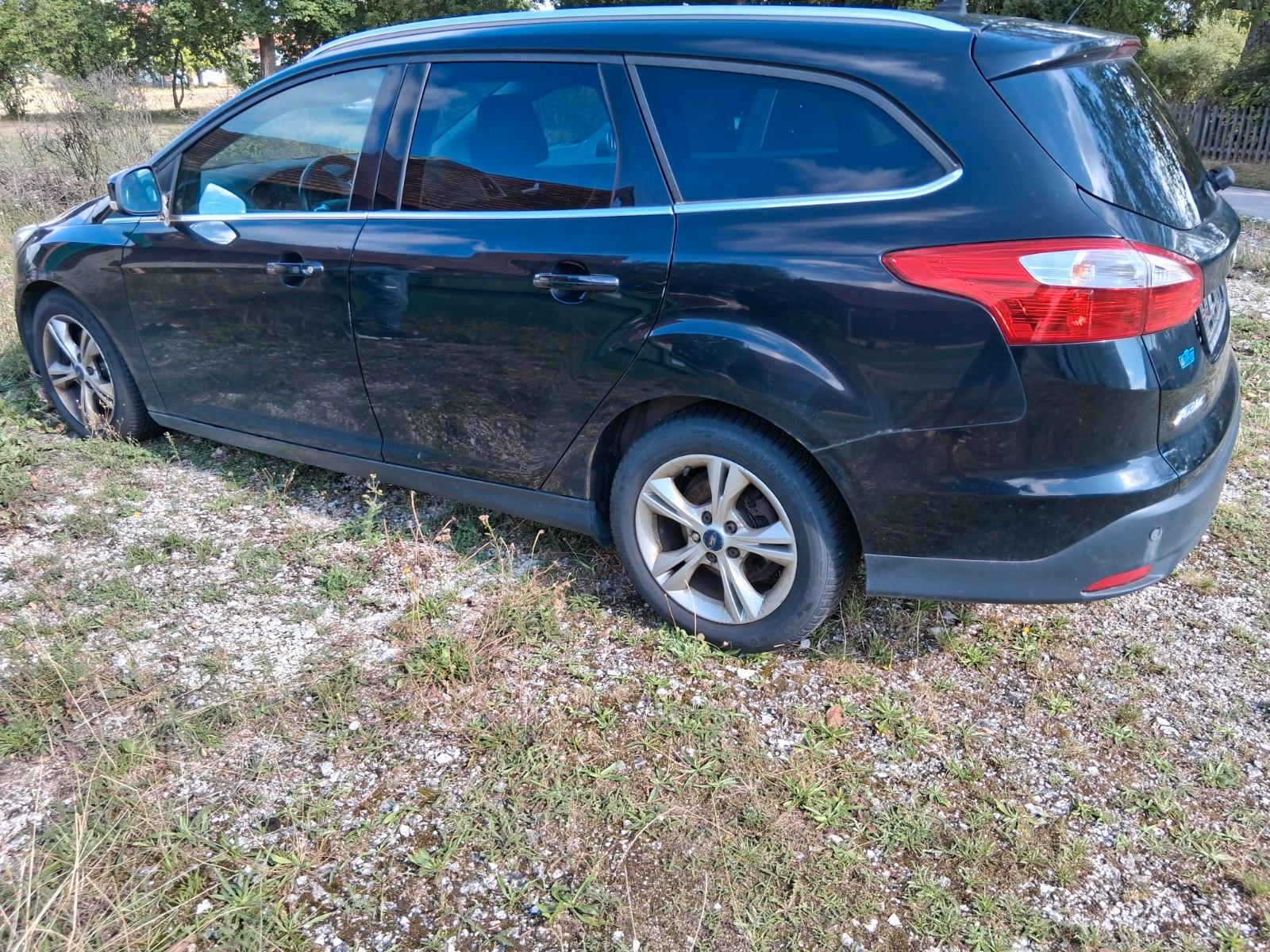 Ford Focus 2014 — rear view