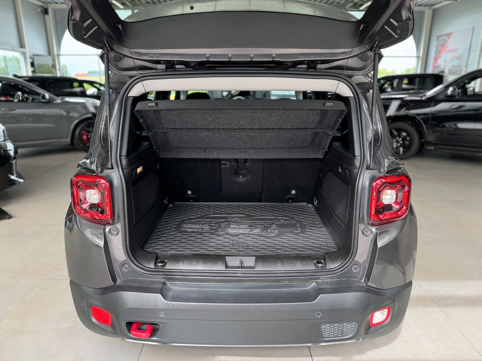 Fahrzeugabbildung Jeep Renegade 2.0D Trailhawk 4WD "AHK Navi Soundsys."