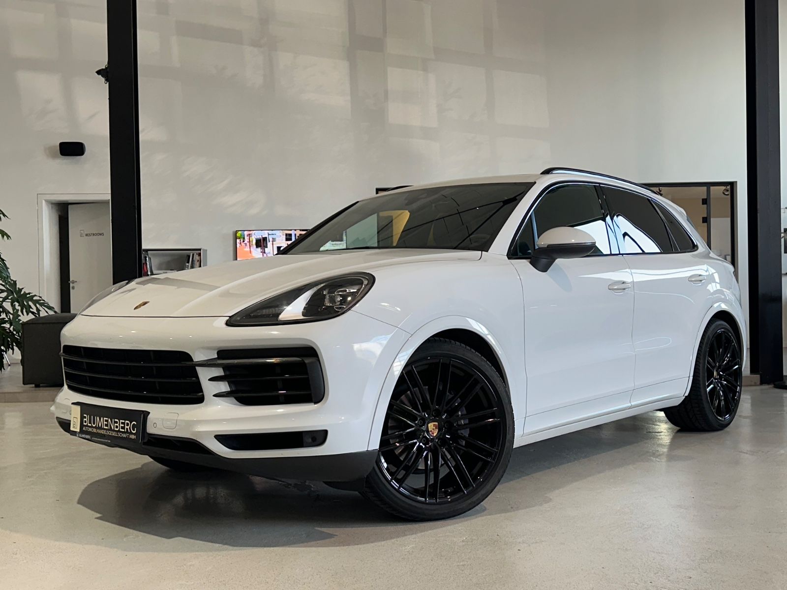 Porsche Cayenne - 1