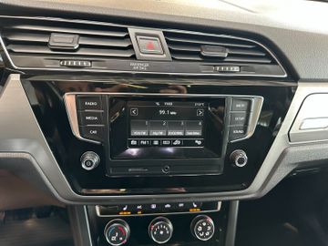 MYAUTOCENTER – Gebraucht- und Jahreswagen mit Werkstattservice in Pfaffenhofen Volkswagen Touran Comfortline BMTStart-Stopp *Pano*AHK*