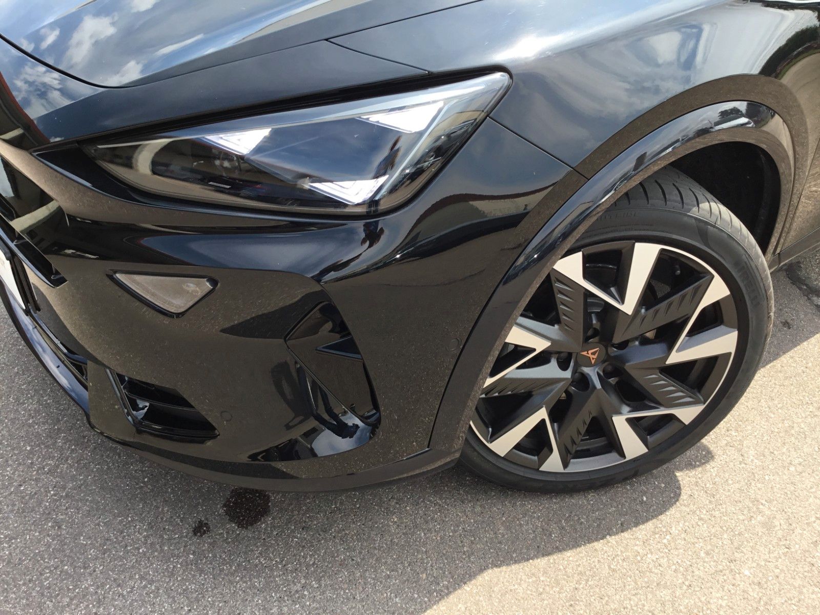 Fahrzeugabbildung CUPRA Formentor 2.0 TSI DSG 4WD+Pano+Matrix+AHK+19"