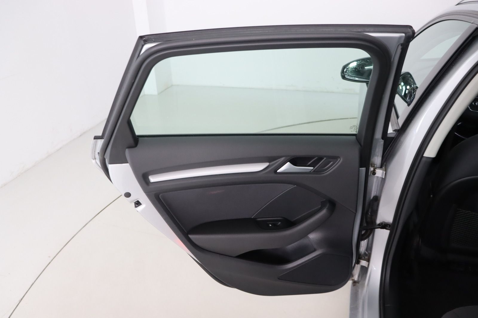 Fahrzeugabbildung Audi A3 1.4 TFSI Ambiente Sportback * Navi * Bi-Xenon