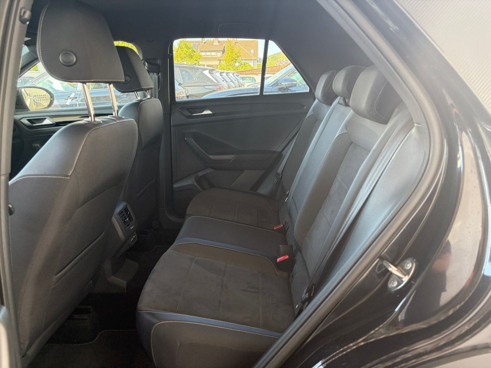Volkswagen T-Roc - Bild 12