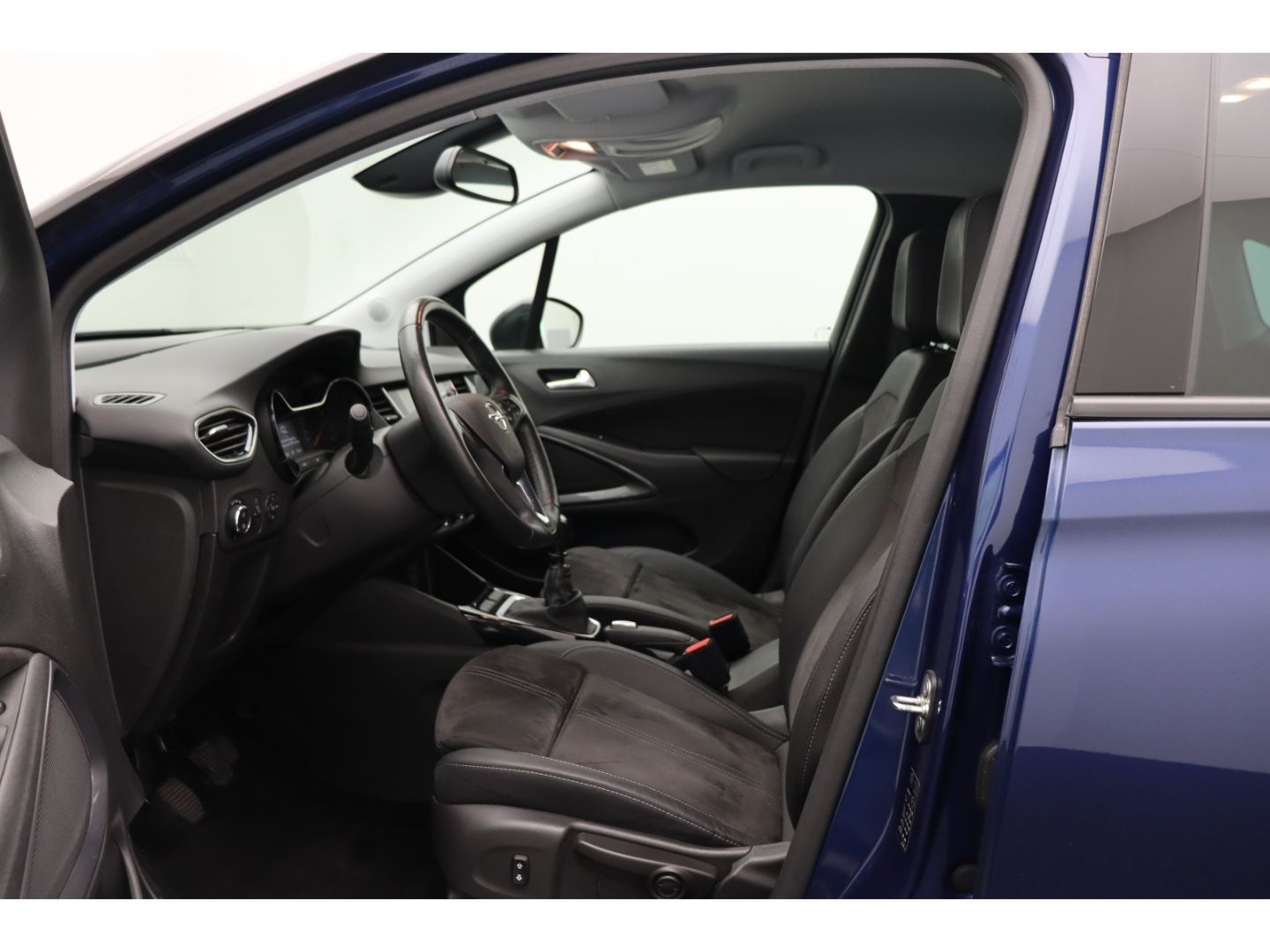 Fahrzeugabbildung Opel Crossland Ultimate 1.2 Totwinkelassistent Alcant