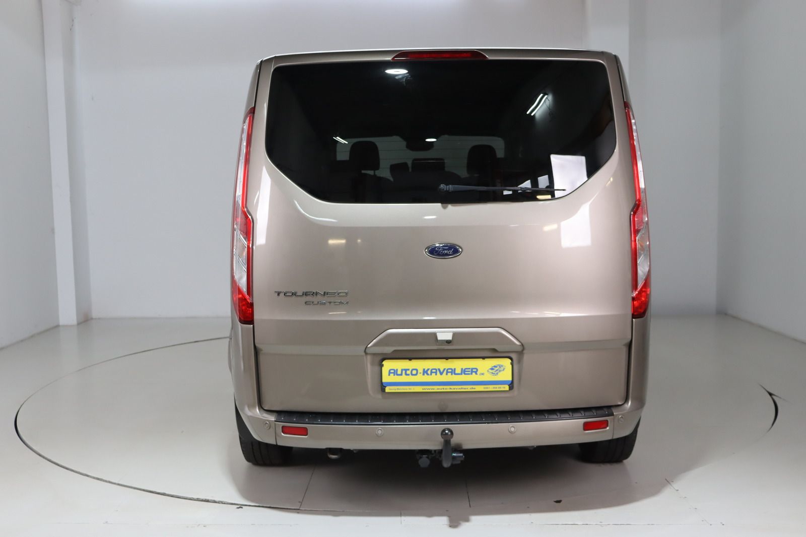 Fahrzeugabbildung Ford Tourneo Custom 2.0 L2 Lang Titanium Black Series