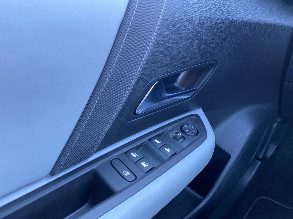 Fahrzeugabbildung Citroën C4 Hybrid 145 Automatik Max *Alcantara*Winterpak