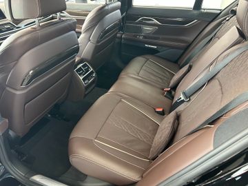 BMW 740 - 12
