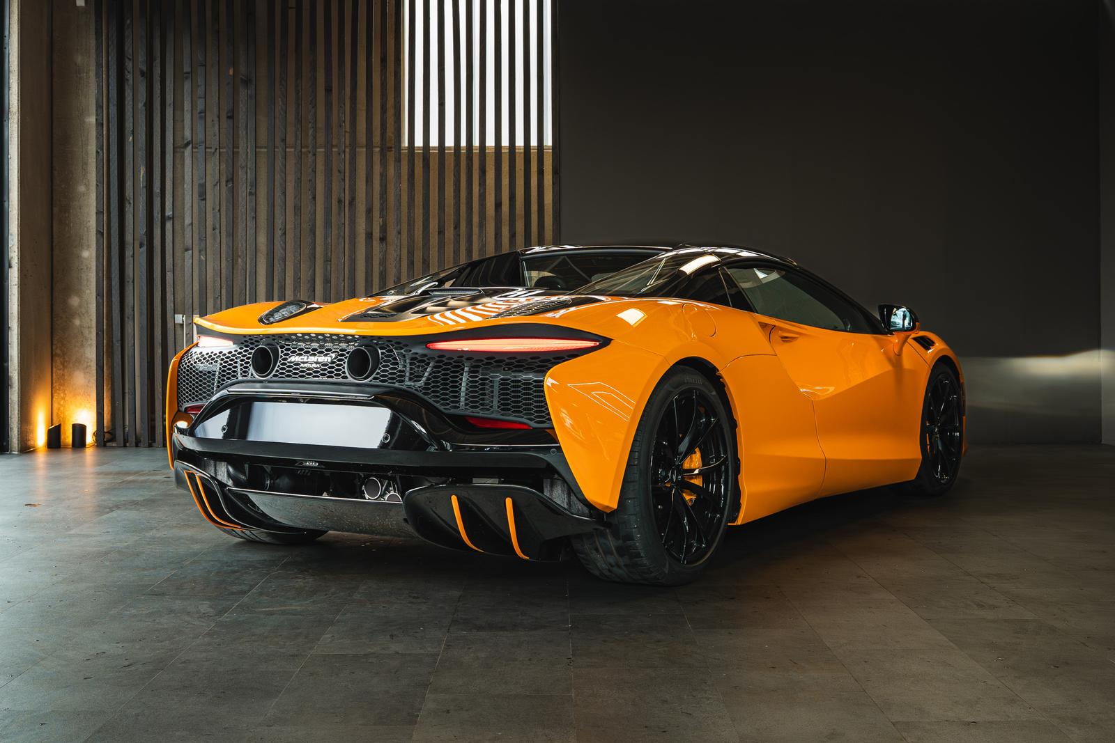 McLaren Artura SPIDER + ALCANTARA + BOWERS & WILKINS