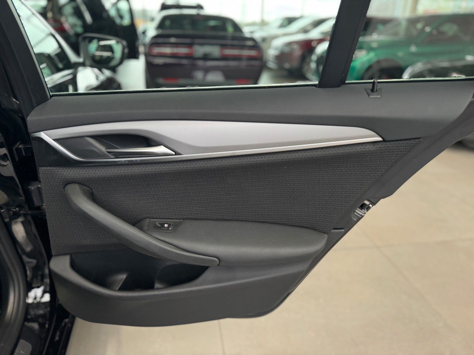 Fahrzeugabbildung BMW 520 d Touring "Business-P. Navi Connected Plus"