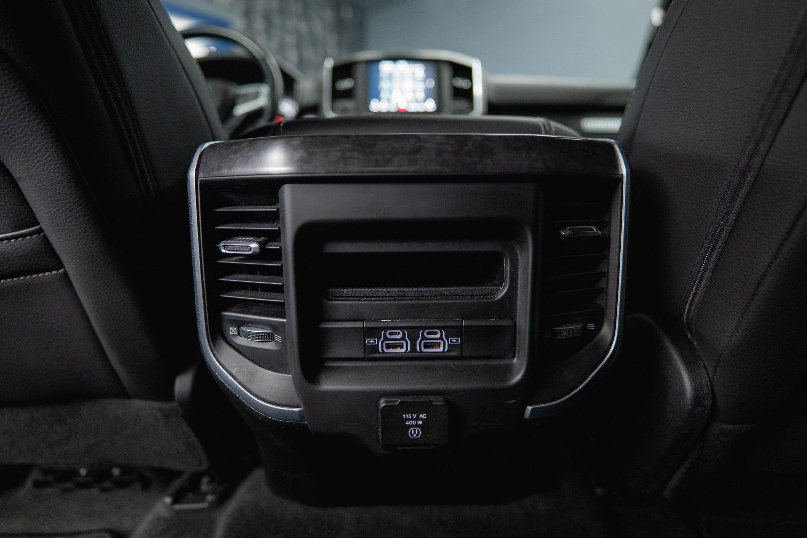 Fahrzeugabbildung Dodge RAM 5.7 V8 HEMI 4x4 OFFROAD NIGHT-Edition LED