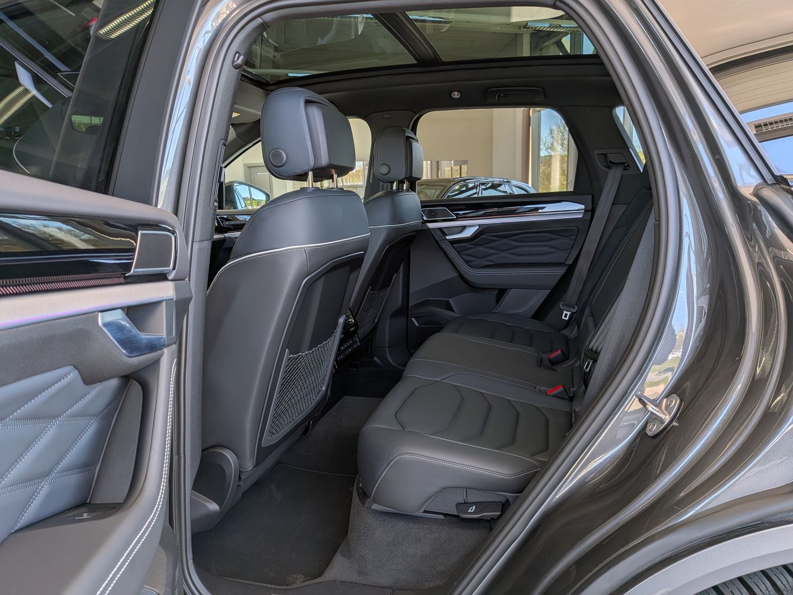 Fahrzeugabbildung Volkswagen Touareg 3.0TDI 4M R-Line VOLL Black 22" UPE 114T