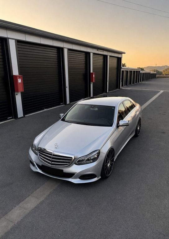 Image of Mercedes-Benz E 200